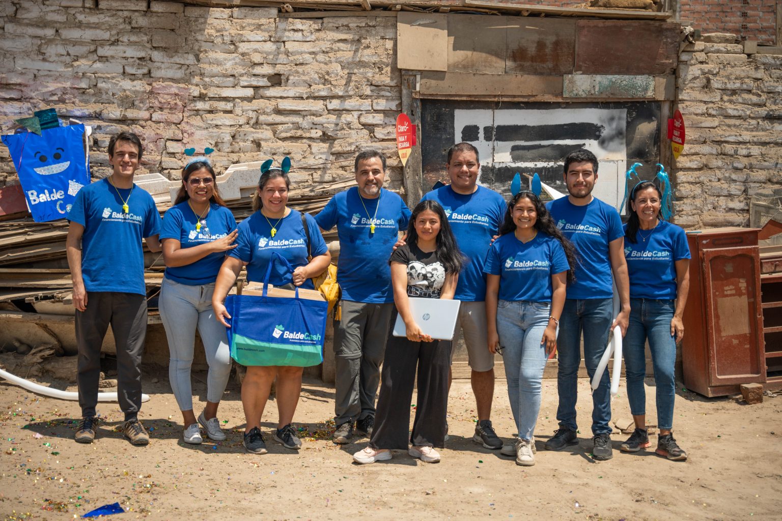 Estudiante con equipo financiado